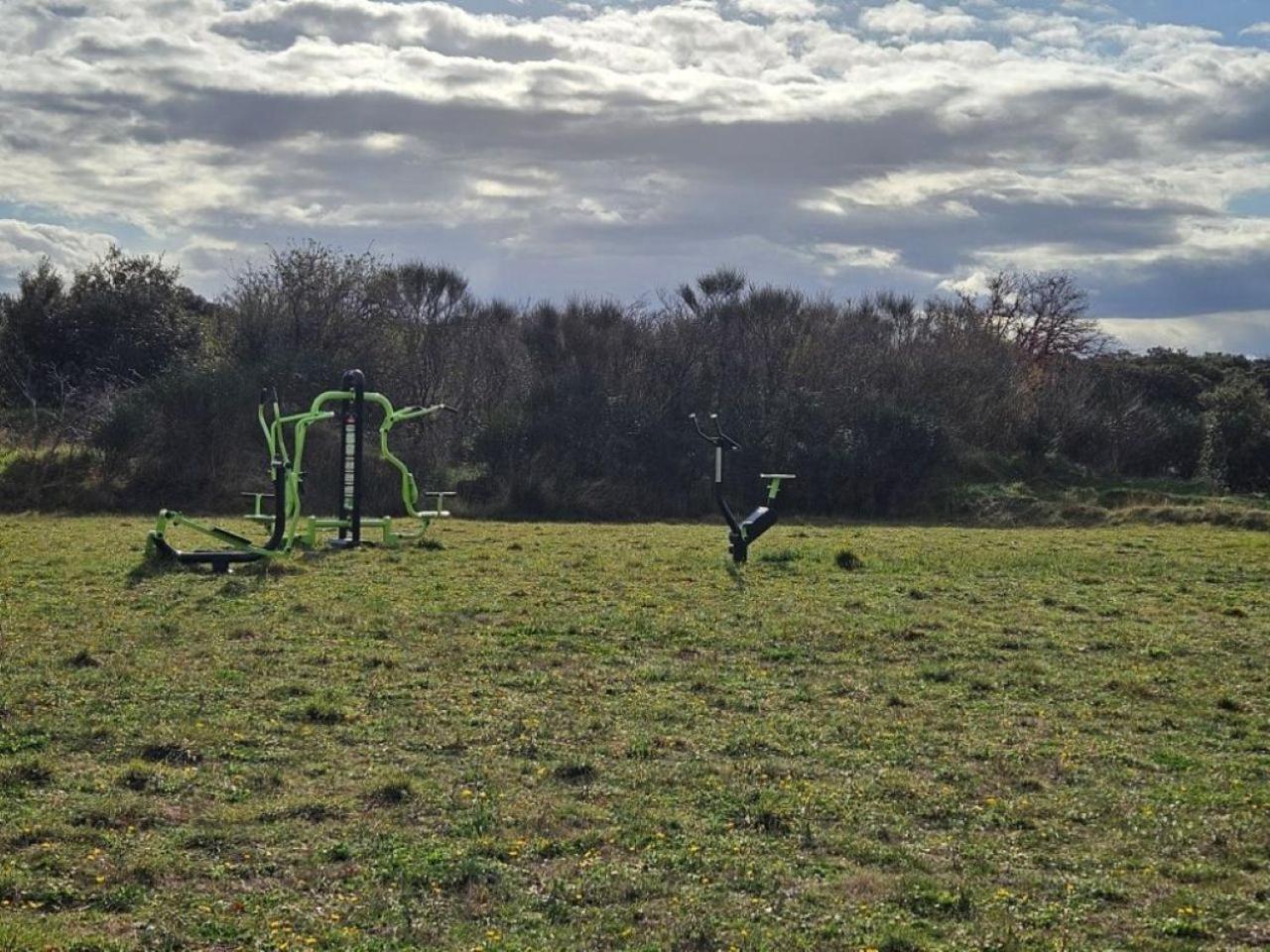 Gite La Joliette Et Le Chesnaie Grillon Bagian luar foto